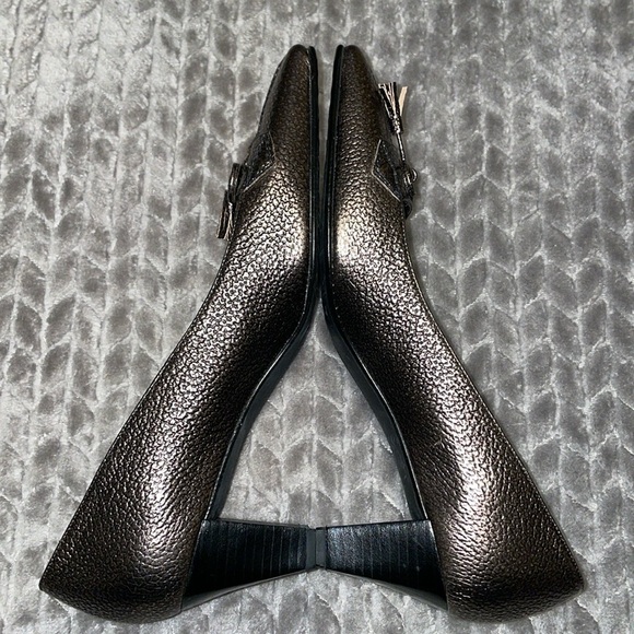 Stuart Weitzman Gold Printed Patent Leather Square Toe Pumps. Size 6.5. - Picture 6 of 11